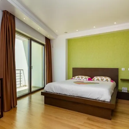 Detached House, 5 Bedrooms In * Albufeira