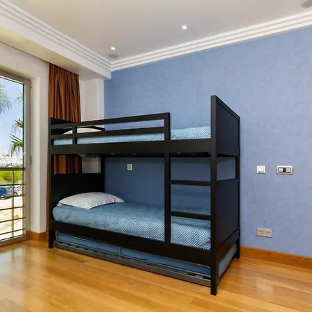 Detached House, 5 Bedrooms In