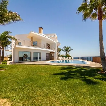Ferienhaus Detached House, 5 Bedrooms In *